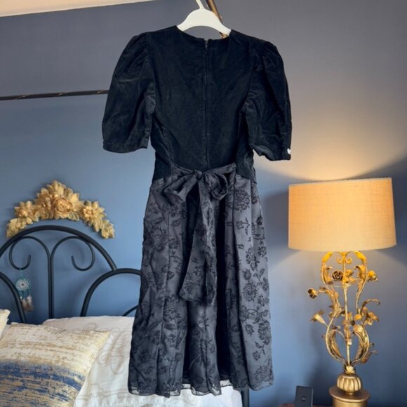 Girls Formal Black Velvet Dress NWT - Picture 4 of 11